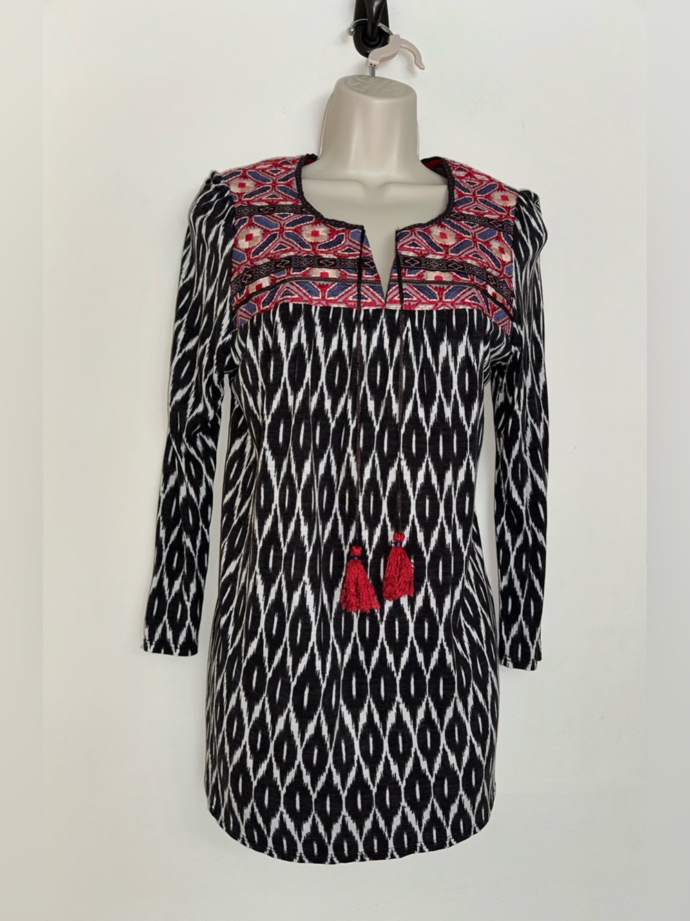 Anthropologie Chic Black and Red Women's Blouse